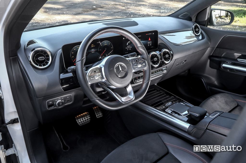 interni Mercedes B180d 2020