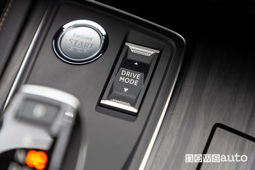 Selettore modalità di guida sulla Peugeot 3008 Hybrid4 PHEV