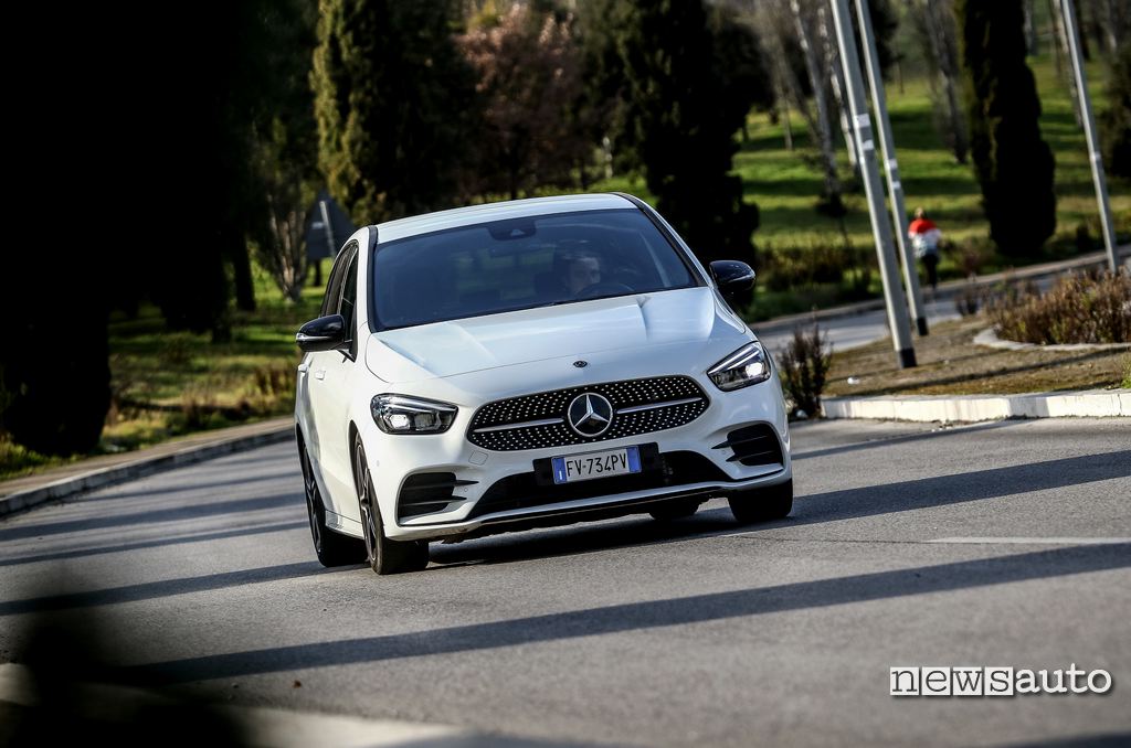 prova Mercedes B180d 2020 come va su strada il 1.5 diesel