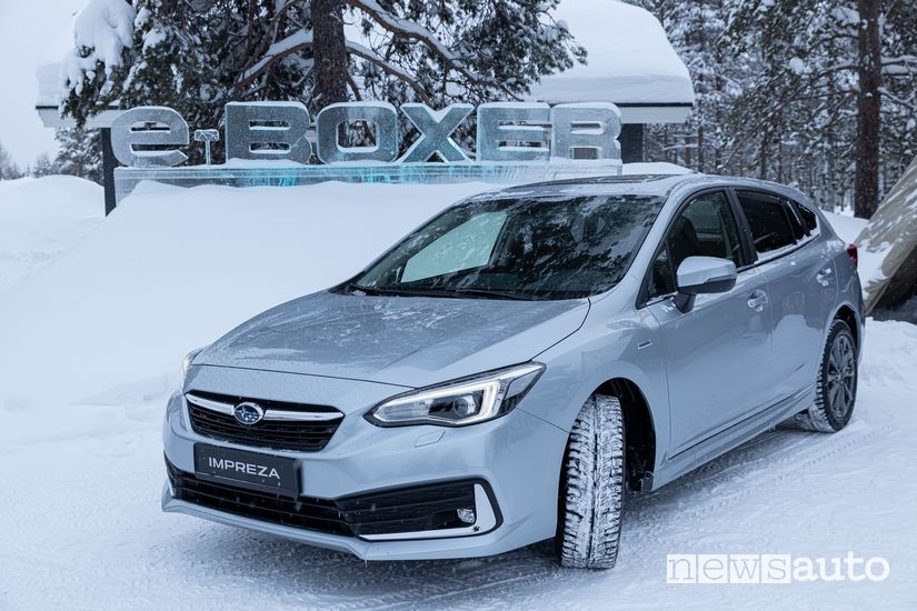 Fari anteriori a led Subaru Impreza e-Boxer
