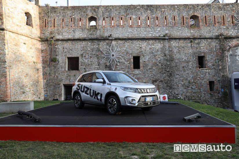 Suzuki Vitara Hybrid in esposizione al Forte di Santa Tecla