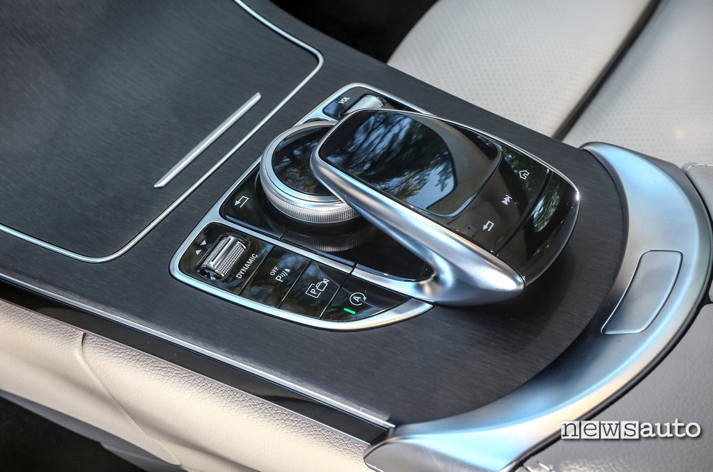 touchpad Mercedes C200 Hybrid consolle centrale