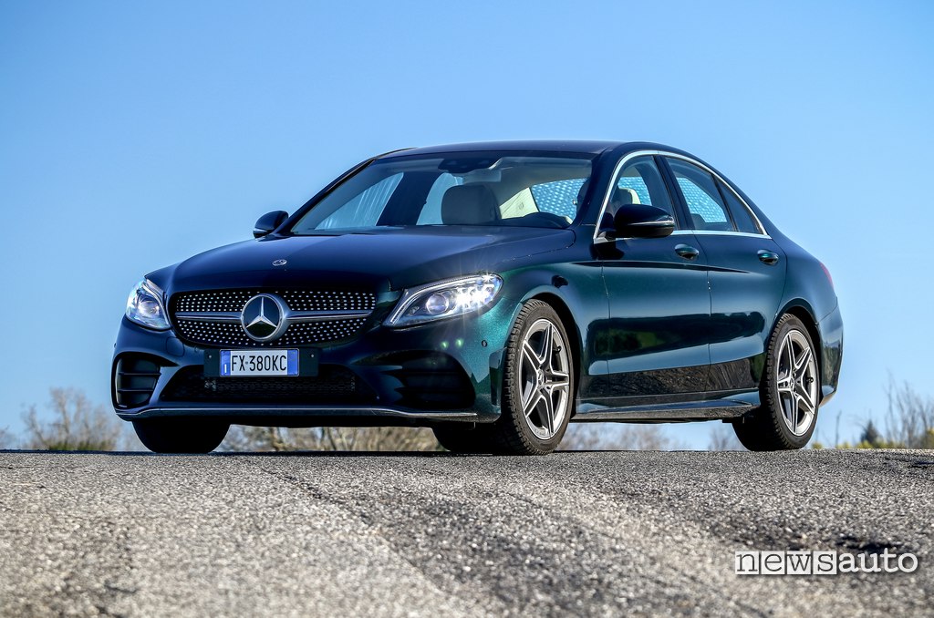 vista anteriore Mercedes C200 Hybrid