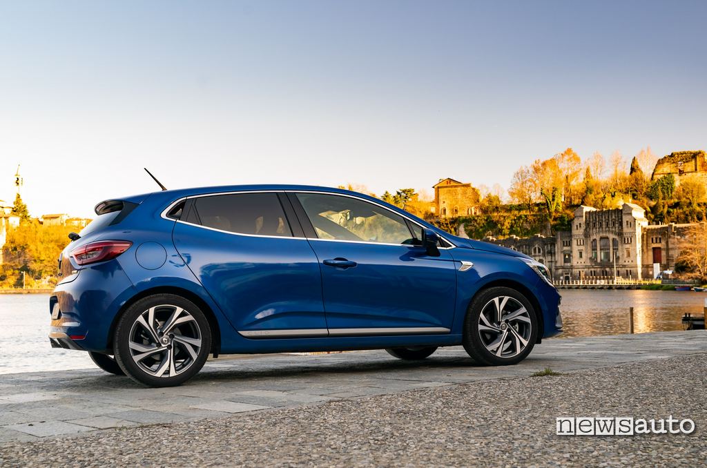 vista laterale Renault Clio 2020 RS Line