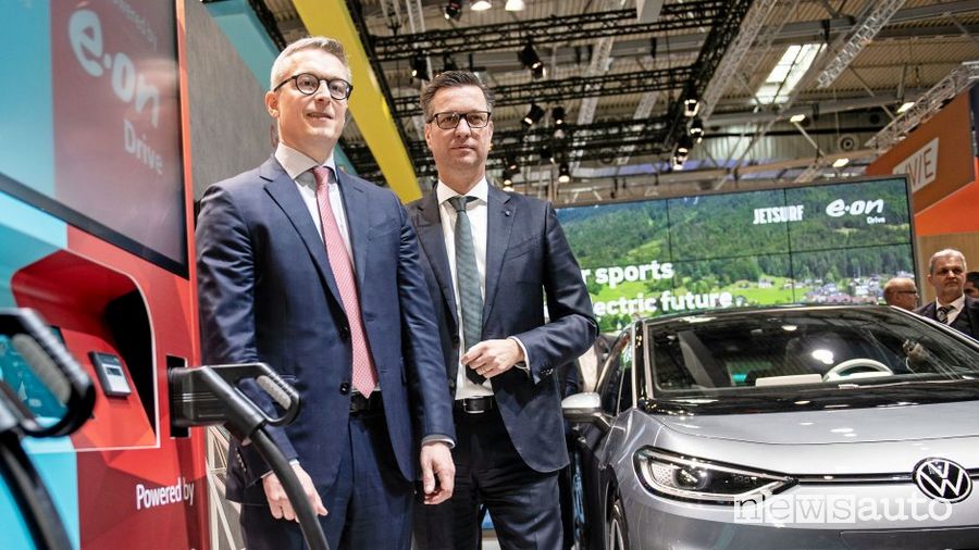 Il Presidente di Volkswagen Group Components, Thomas Schmall, con Karsten Wildberger di E.ON