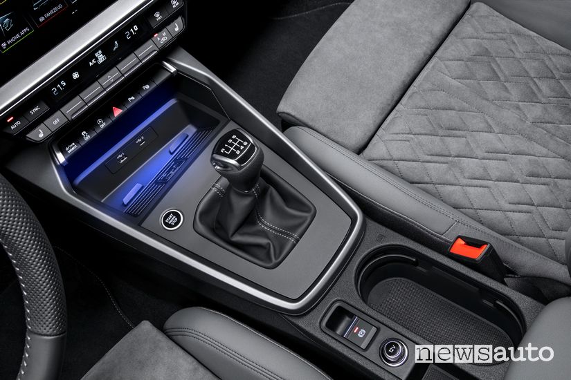 Leva cambio manuale consolle centrale abitacolo Audi A3 Sportback 2020