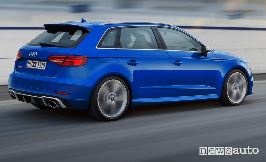 Vista posteriore Audi RS 3 Sportback 25 yeaRS