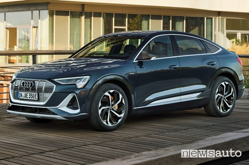 Vista di profilo Audi e-tron Sportback 55 quattro Edition One