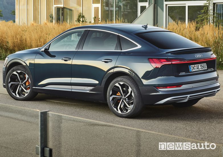 Vista posteriore Audi e-tron Sportback 55 quattro Edition One