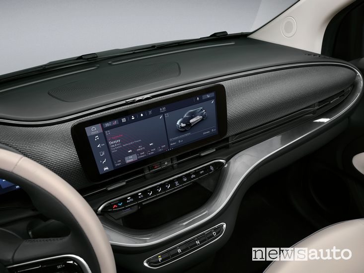 UConnect 5 schermo da 10,25’’ Fiat 500 elettrica cabrio