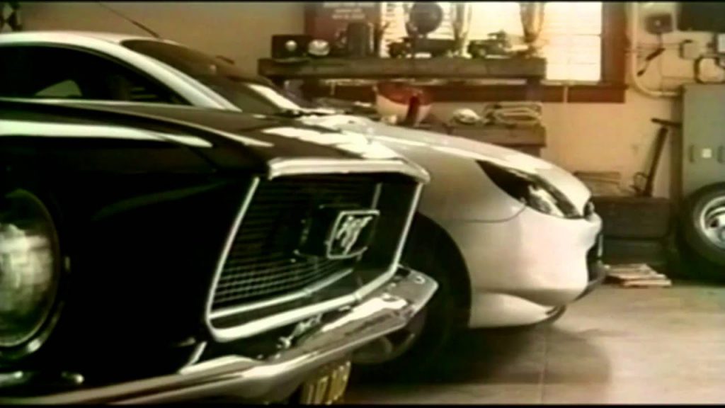 Ford Puma con la Mustang Bullit protagonista nello spot con Steve McQueen.  