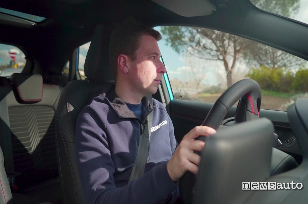 Nell'abitacolo della Ford Puma 2020 Marco Paternostro durante il test