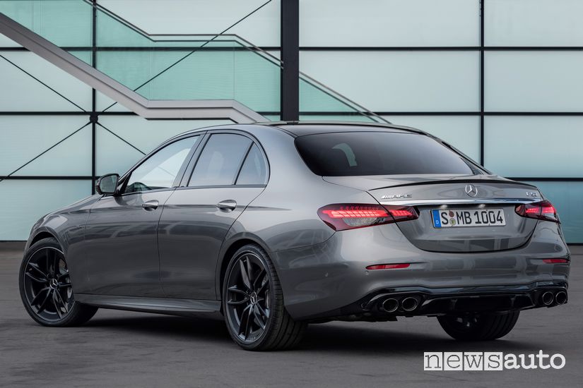 Vista posteriore Mercedes-AMG E 53 4Matic+