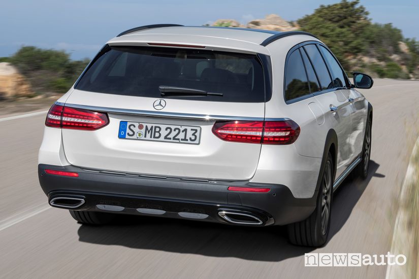 Vista posteriore Mercedes-Benz Classe E All Terrain 2020