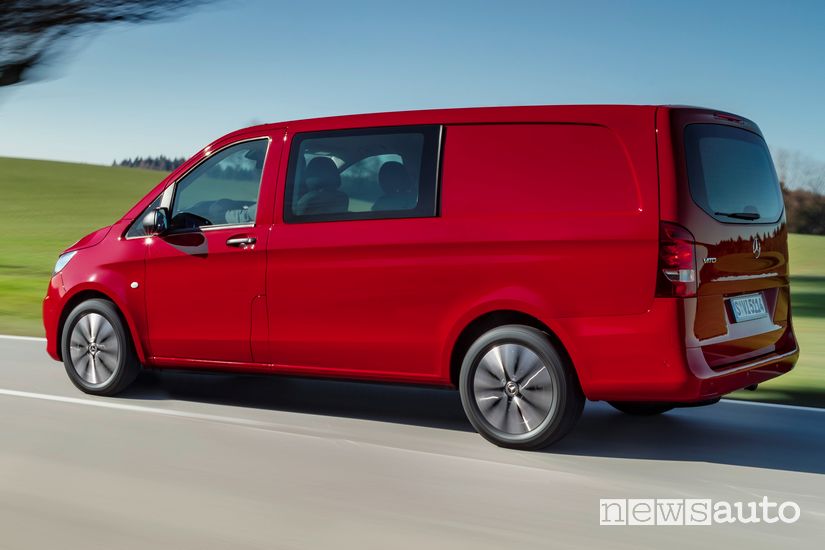 Vista posteriore Mercedes-Benz Vito Mixto 2020