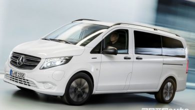 Vista di profilo Mercedes-Benz eVito Tourer