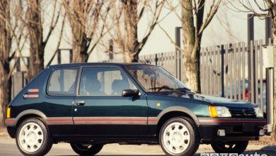 Vista di profilo Peugeot 205 GTI Plus