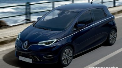 Vista di profilo Renault Zoe Riviera serie speciale blu notte