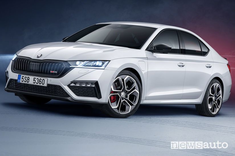 Vista di profilo Škoda Octavia RS iV