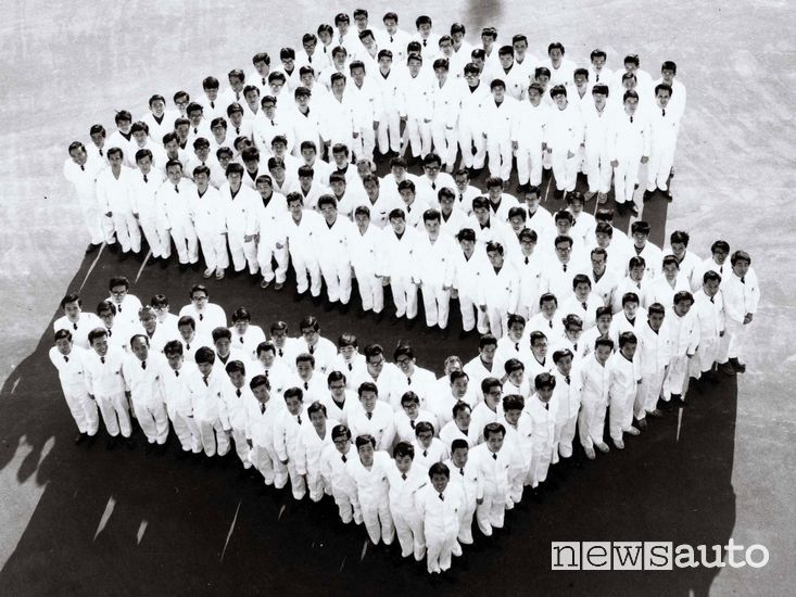 Logo Suzuki progettato dal Sig. Masamichi Tezeni nel 1958