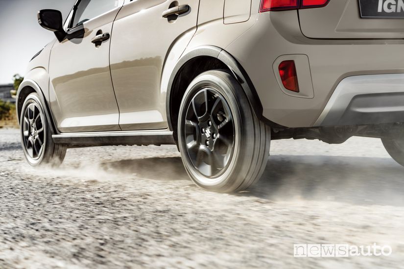 Suzuki Ignis Hybrid 2020 sullo sterrato