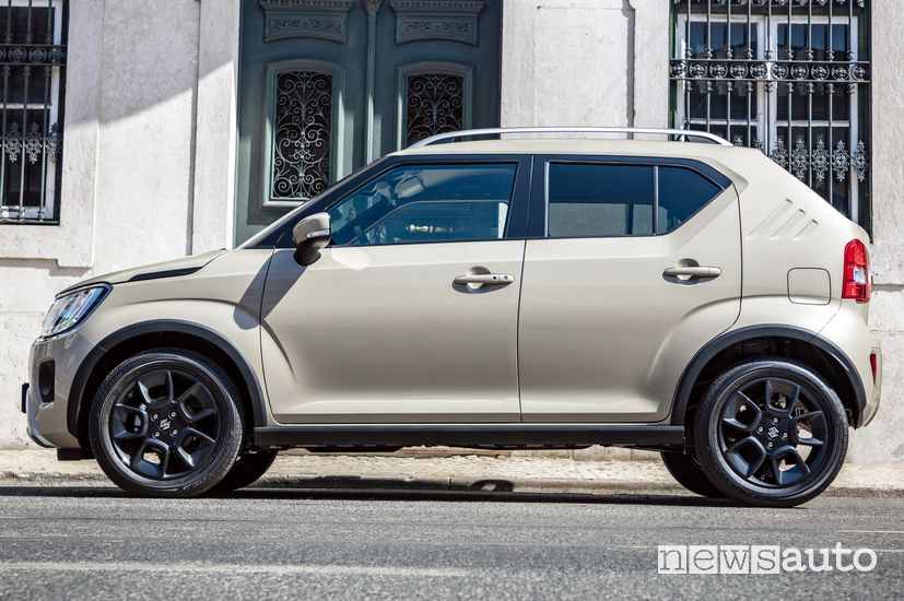 Vista laterale Suzuki Ignis Hybrid 2020