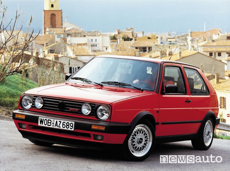 Vista di profilo Volkswagen Golf GTI II G60 1990