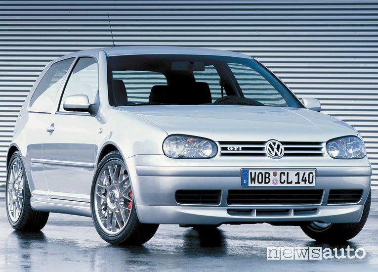 Vista anteriore Volkswagen Golf GTI IV serie Edition 25