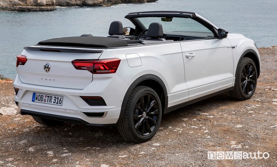 Vista posteriore Volkswagen T-Roc Cabriolet R-Line bianca