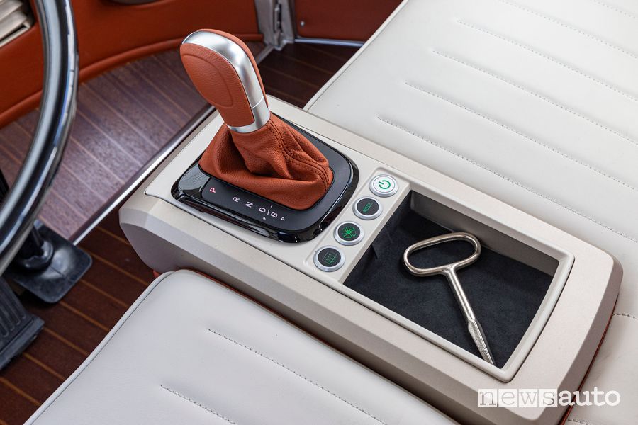 Leva cambio automatico consolle centrale interni Volkswagen e-Bulli elettrico