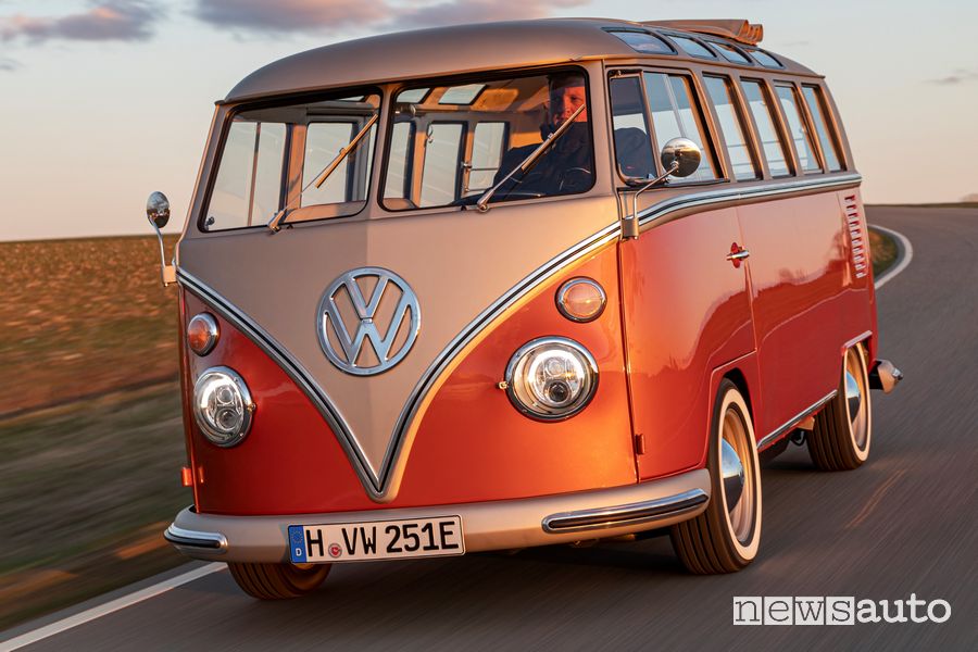 Vista anteriore Volkswagen e-Bulli elettrico