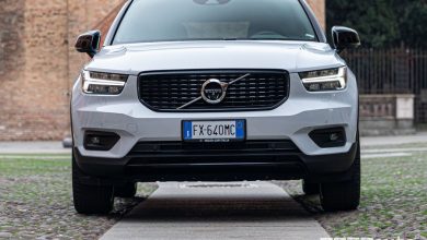 Frontale Volvo XC40 Recharge R-Design PHEV