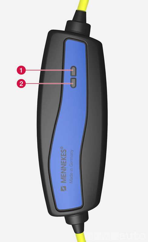  Il caricatore domestico fornito  sulla Volvo XC40 ibrida Plug-inè da 10 Ampere (2,3 kW 230 Volt monofase) solo per il mercato italiano (altrimenti è da 8A)  