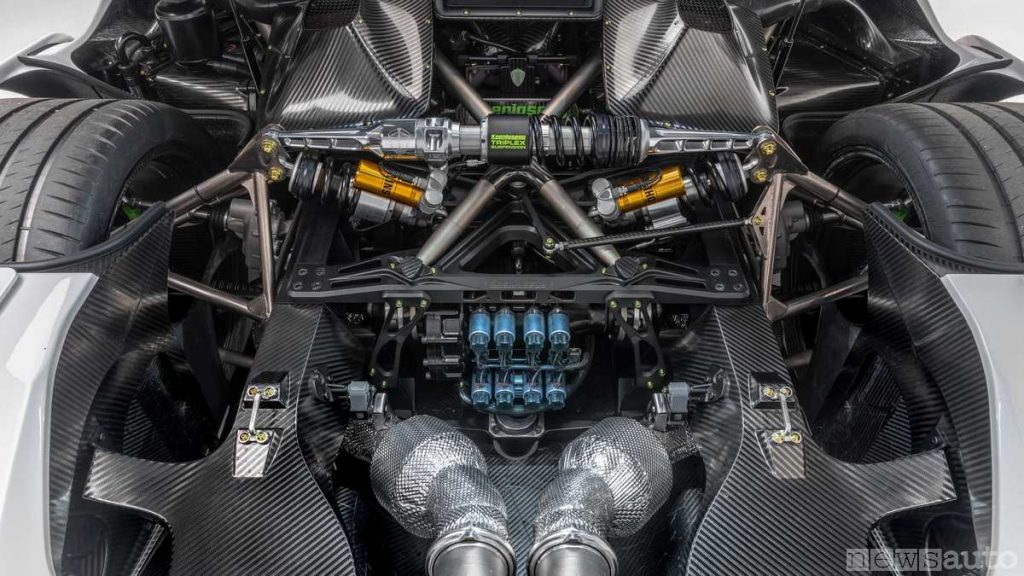 Le complesse sospensioni push-rod triplex montate sulla Koenigsegg Jesko