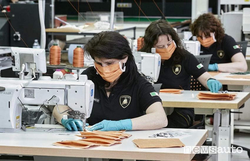 produzione di mascherina per l'Ospedale Sant'Orsola di Bologna