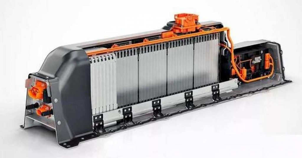 Il pacco batteria della Volvo XC40 Recharge T5 con le celle impilate in verticale è alloggiata nel tunnel centrale.