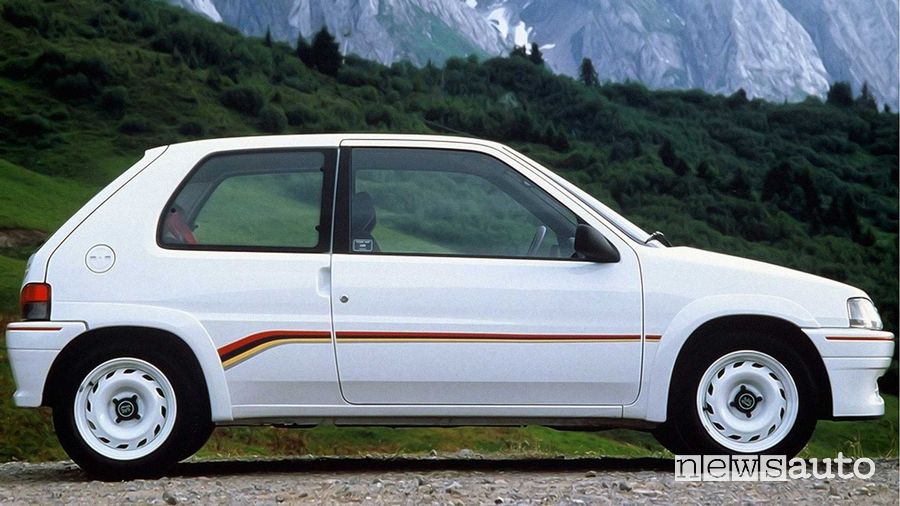 Peugeot 106 Rallye con i cerchi in acciaio verniciati di bianco