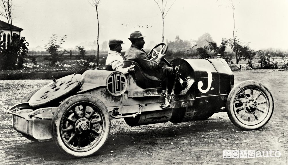 Franchini e Santoni su 24 HP Corsa alla 1° Parma-Poggio di Berceto del 1913