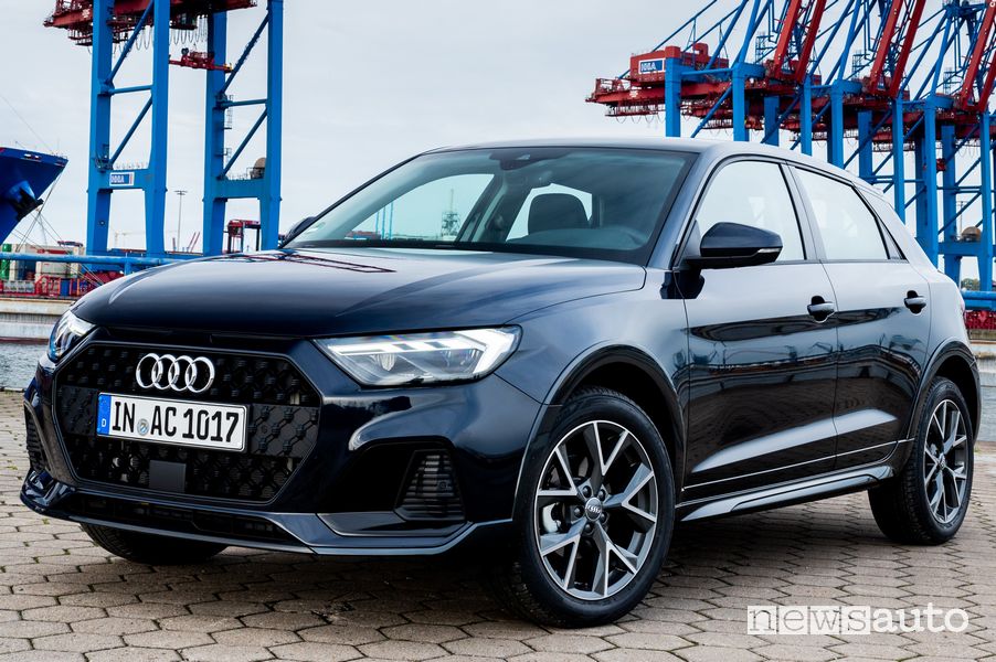 Vista di profilo Audi A1 citycarver