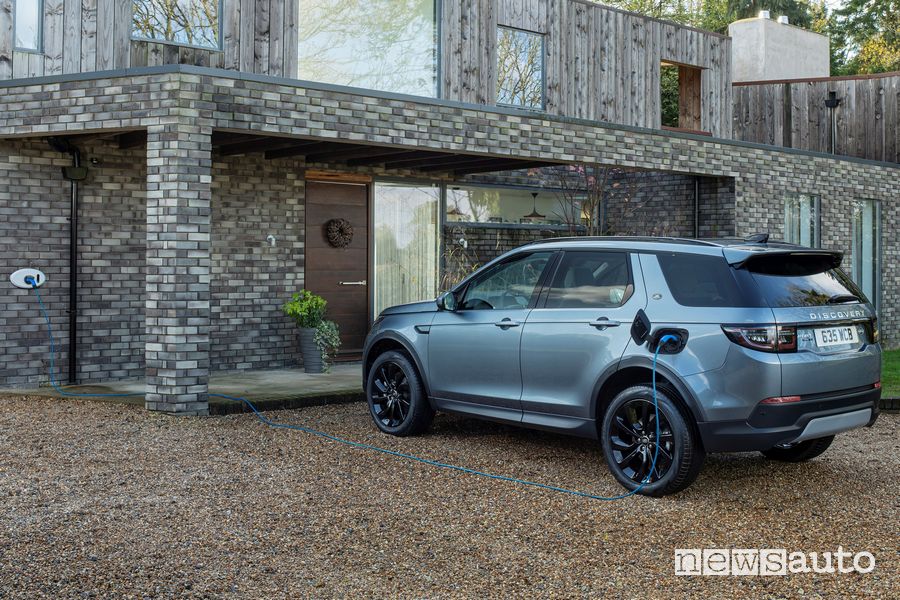 Ricarica domestica da wallbox Land Rover Discovery Sport ibrida plug-in