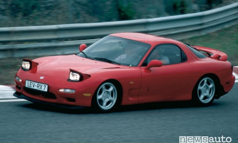 Mazda RX-7 3^ serie del 1993 in pista