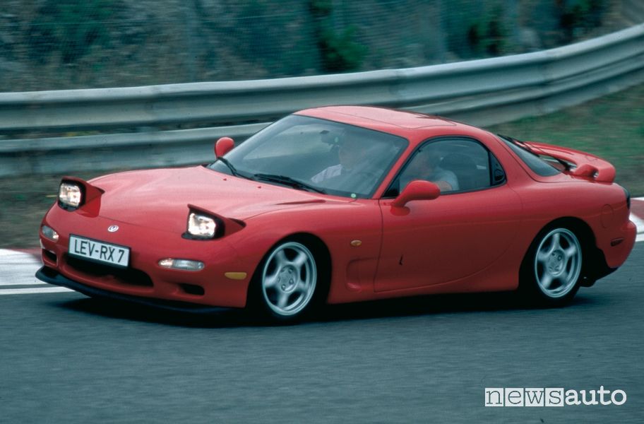 Mazda RX-7 3^ serie del 1993 in pista