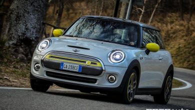 Vista anteriore Mini Cooper SE elettrica