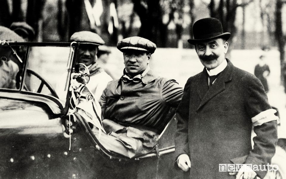 Storia Alfa Romeo a destra, Nicola Romeo con Presenti e Brilli Peri alla partenza della 1° Mille Miglia - 1927