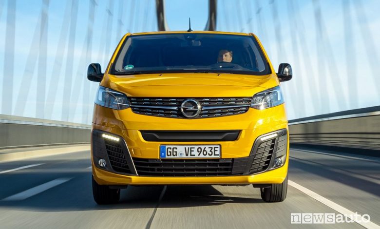 Vista anteriore Opel Vivaro-e elettrico