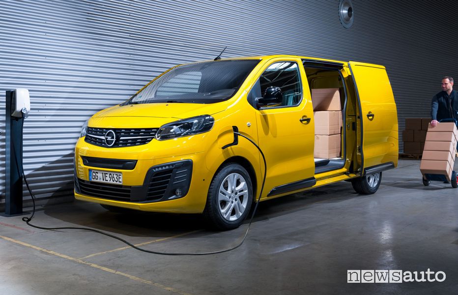 Ricarica da wallbox Opel Vivaro-e furgone elettrico