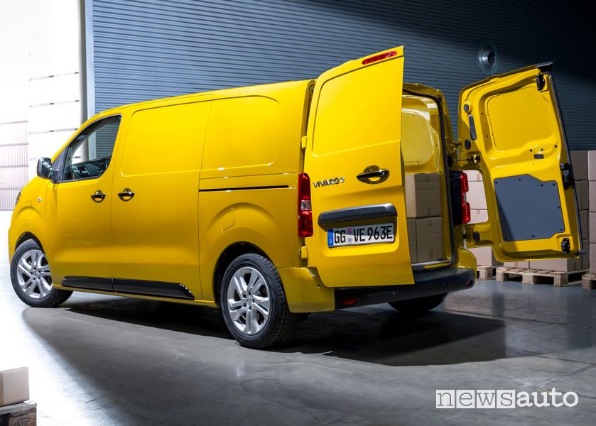 Apertura portiere posteriori Opel Vivaro-e elettrico