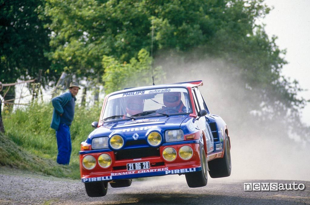 Renault 5 Maxi Turbo in azione durante il Rally tour de Corse 1985