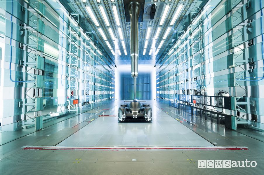 Auto sportive Toyota Gazoo Racing Europe fabbrica di Colonia in Germania