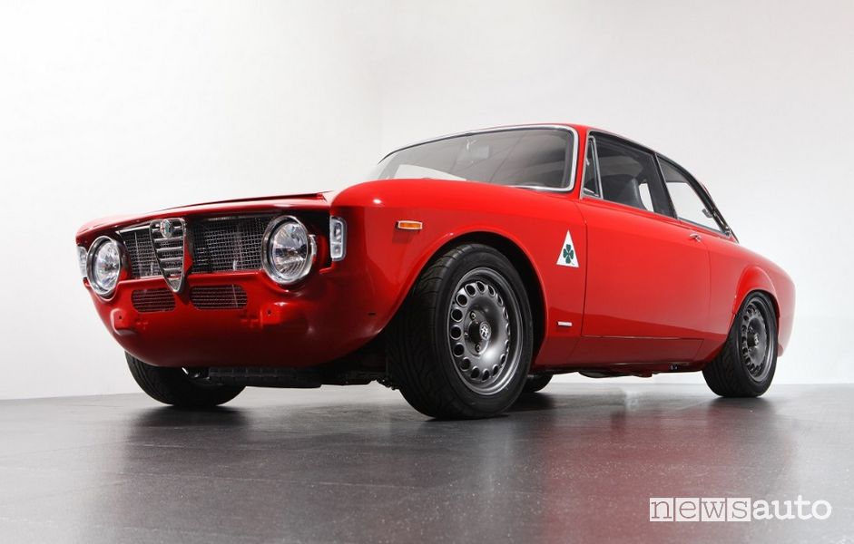 Alfa Romeo GTA-R 290, con scocca interamente in carbonio (restomod)